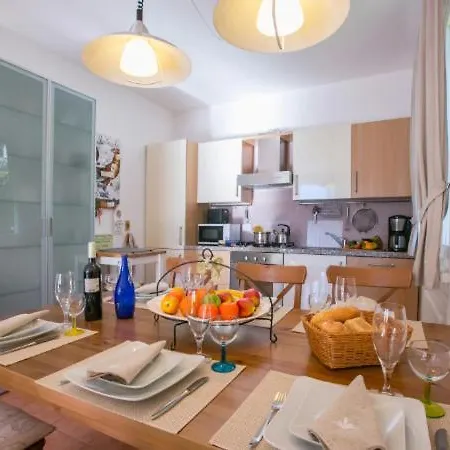 Sleeps 7 Semesterbostad