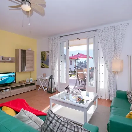 Semesterbostad Sleeps 7 Mezzegra