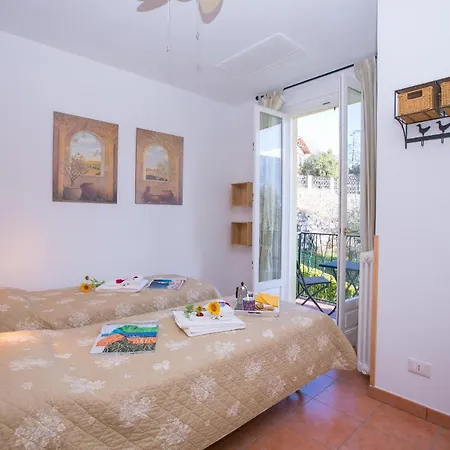 Semesterbostad Sleeps 7 Mezzegra